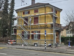 Verotzarbeiten Reparaturarbeiten an der Fassade neuer Abrieb